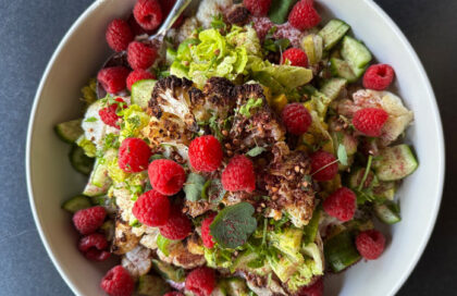 Salade chou-fleur rôti, framboises et sarrasin