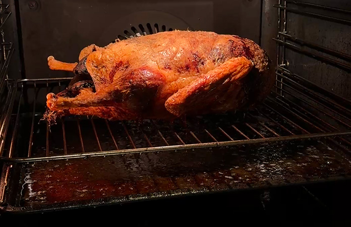 cuire le canard sur une grille
