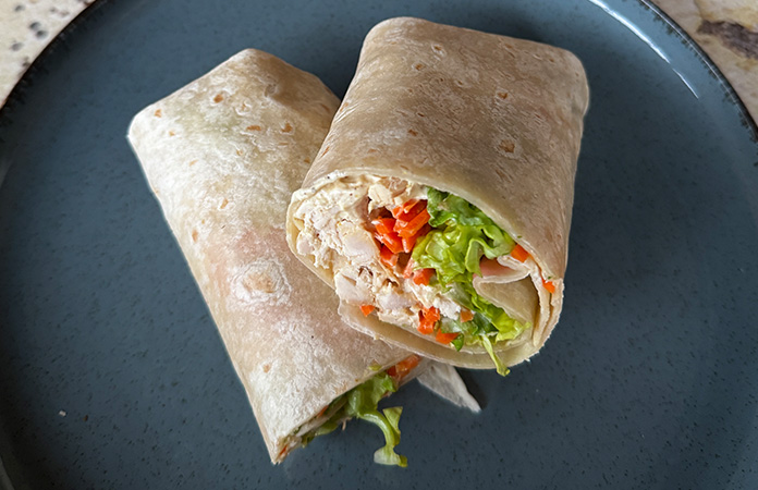 intérieur wrap poulet sauce curry crémeuse