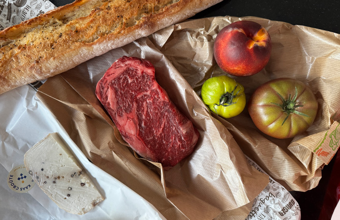 Entrecôte et produits rapportés du Marché Saint-Géry